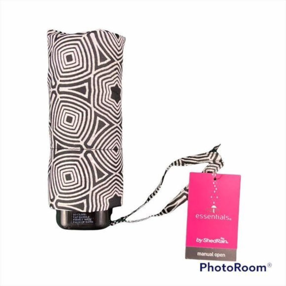 NWT SHEDRAIN Black White Geometric‎ Design Umbrella